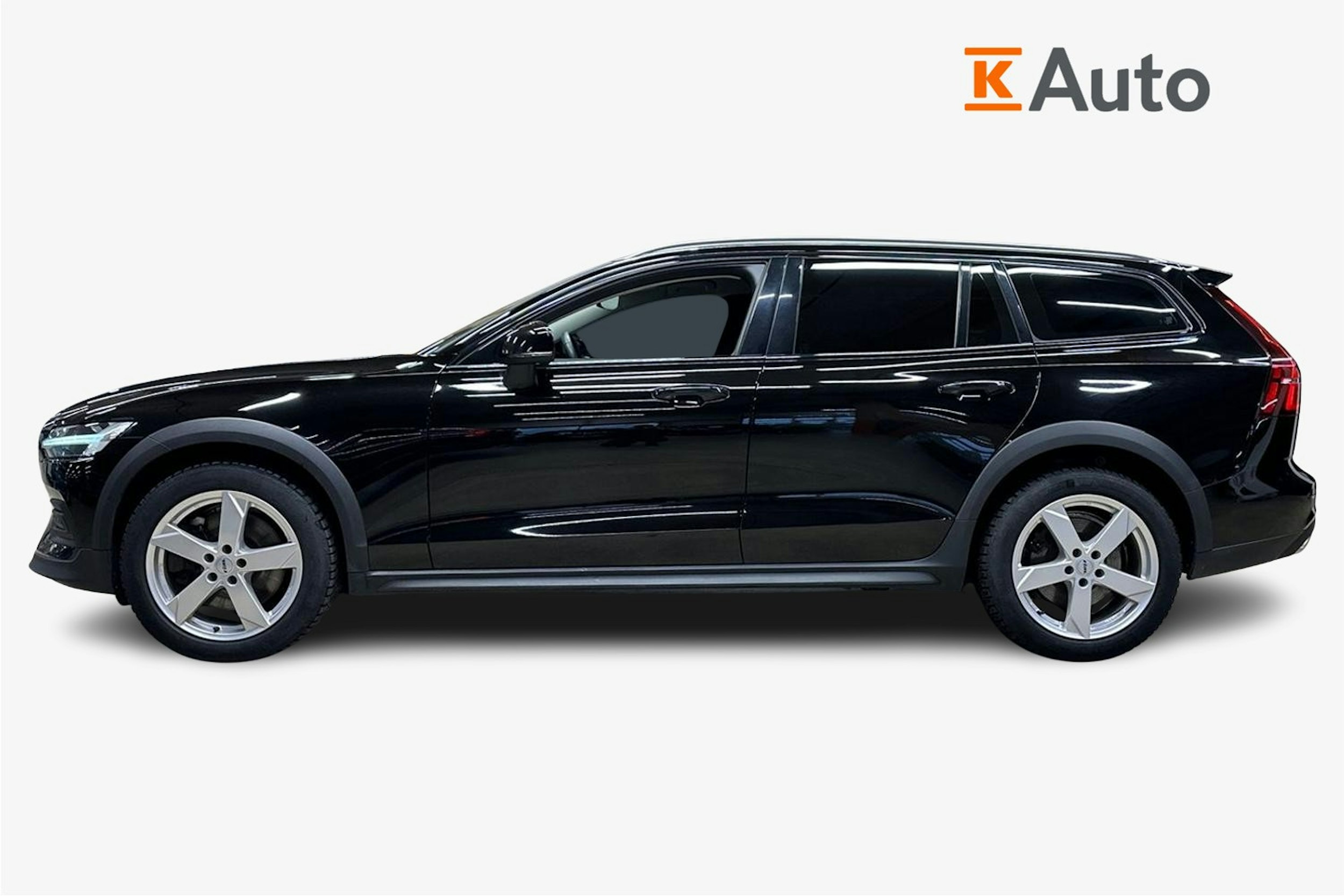 musta Volvo V60 Cross Country 2022 kuva 5.