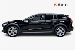 musta Volvo V60 Cross Country 2022 kuva 5.