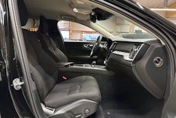 musta Volvo V60 Cross Country 2022 kuva 12.