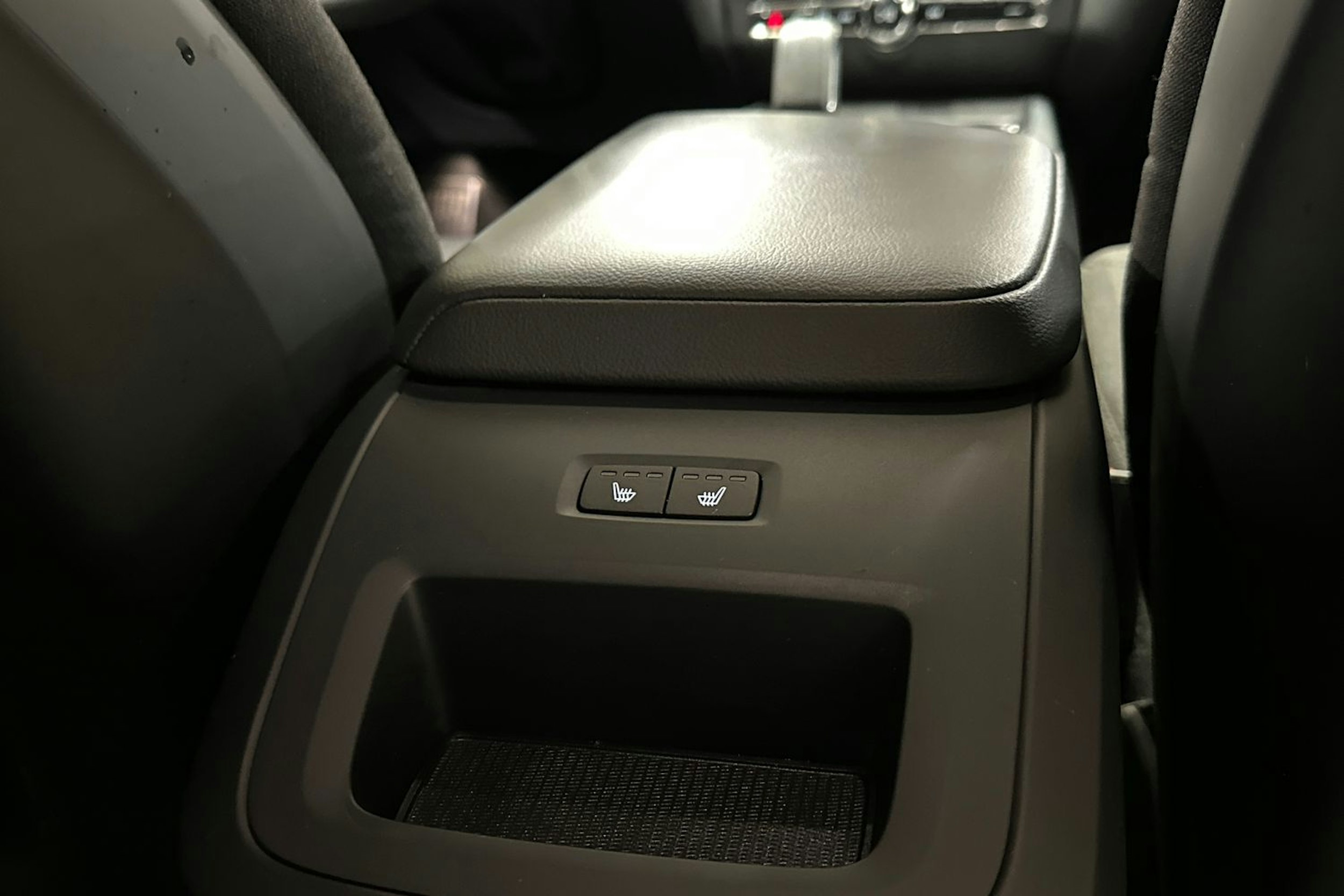 musta Volvo V60 Cross Country 2022 kuva 14.