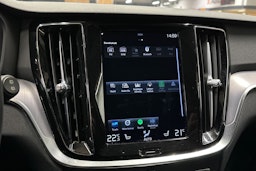 musta Volvo V60 Cross Country 2022 kuva 17.