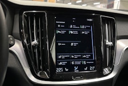 musta Volvo V60 Cross Country 2022 kuva 18.