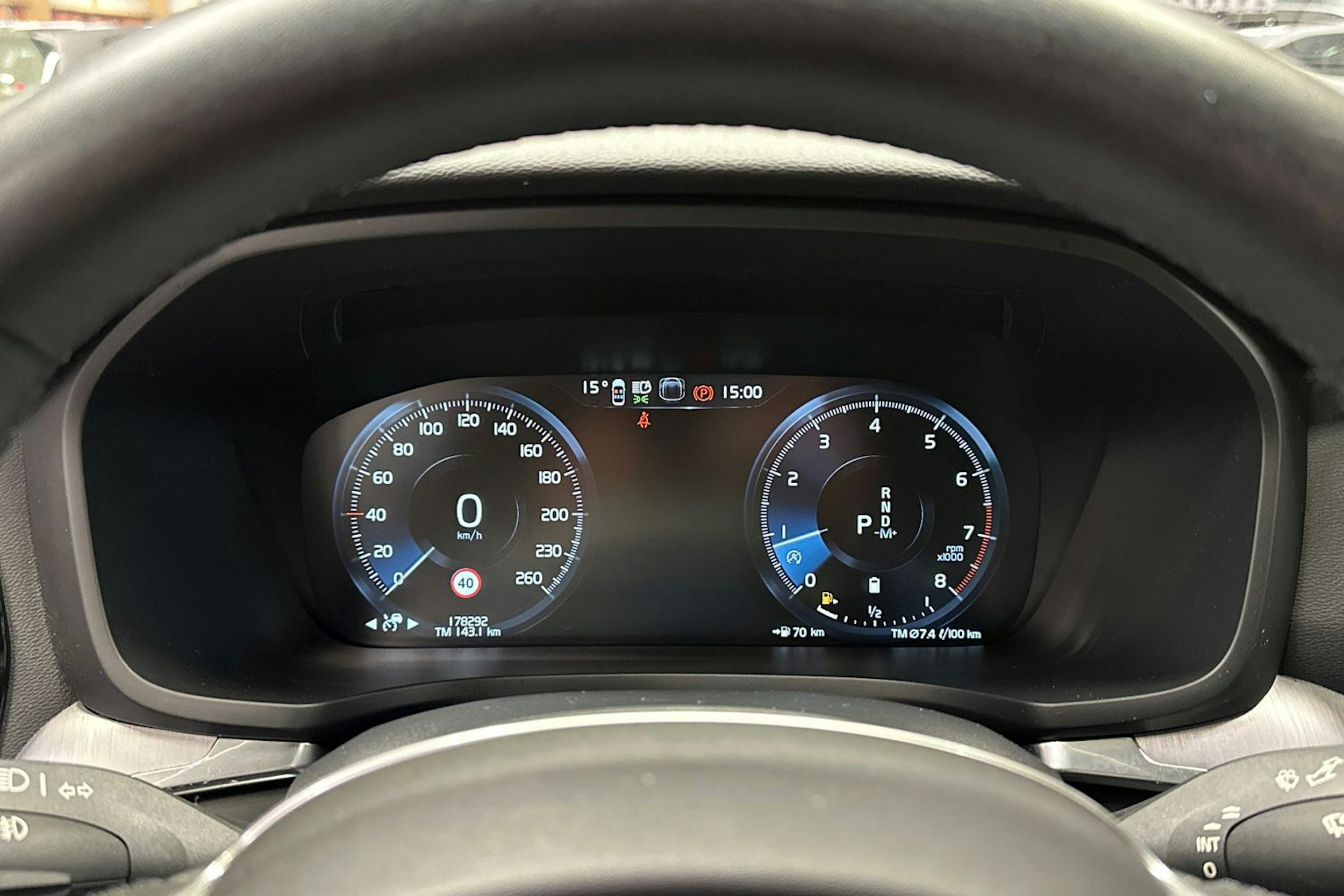 musta Volvo V60 Cross Country 2022 kuva 21.