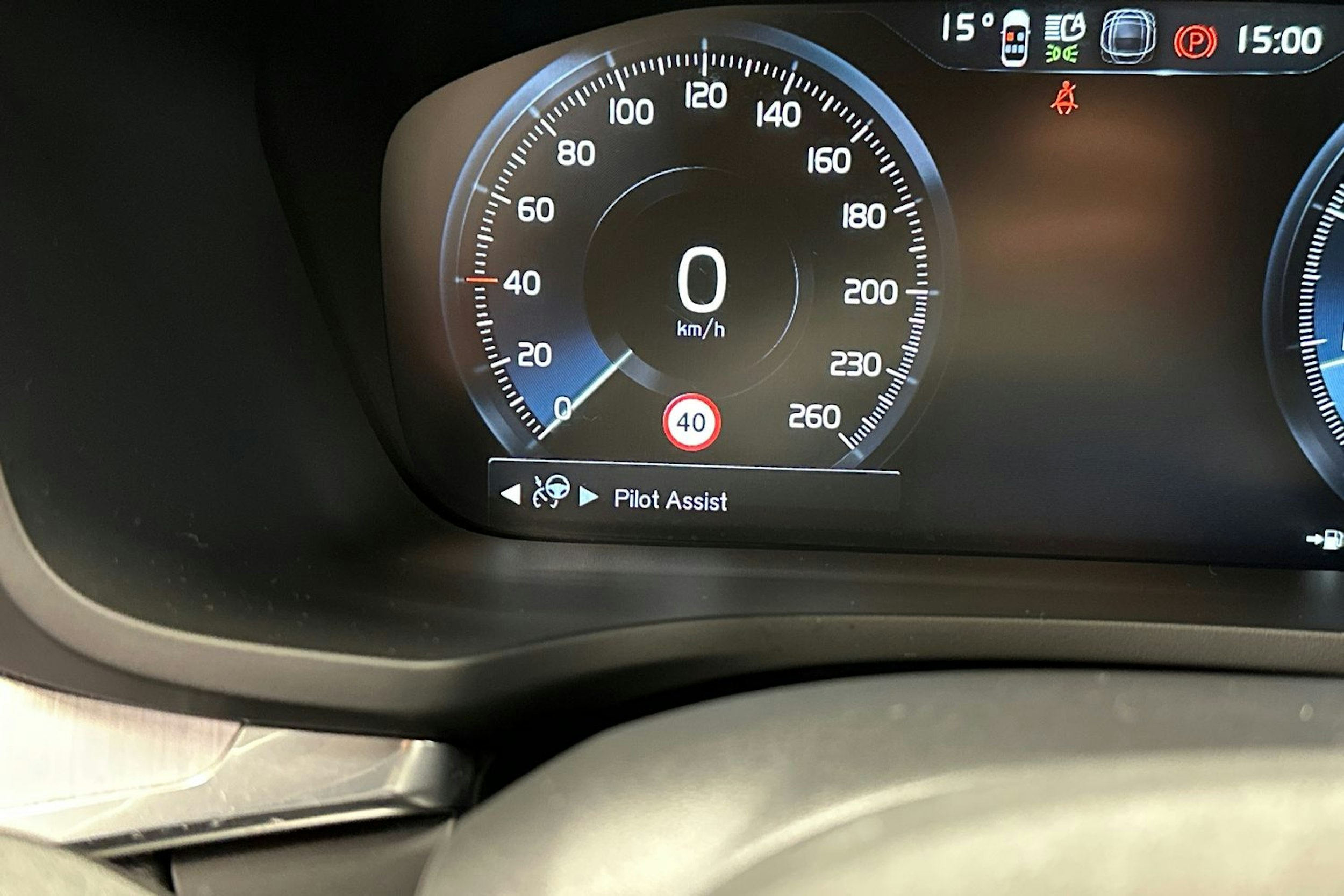 musta Volvo V60 Cross Country 2022 kuva 22.