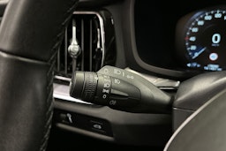 musta Volvo V60 Cross Country 2022 kuva 23.