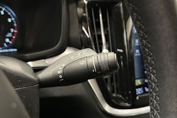 musta Volvo V60 Cross Country 2022 kuva 24.