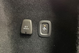 musta Volvo V60 Cross Country 2022 kuva 27.