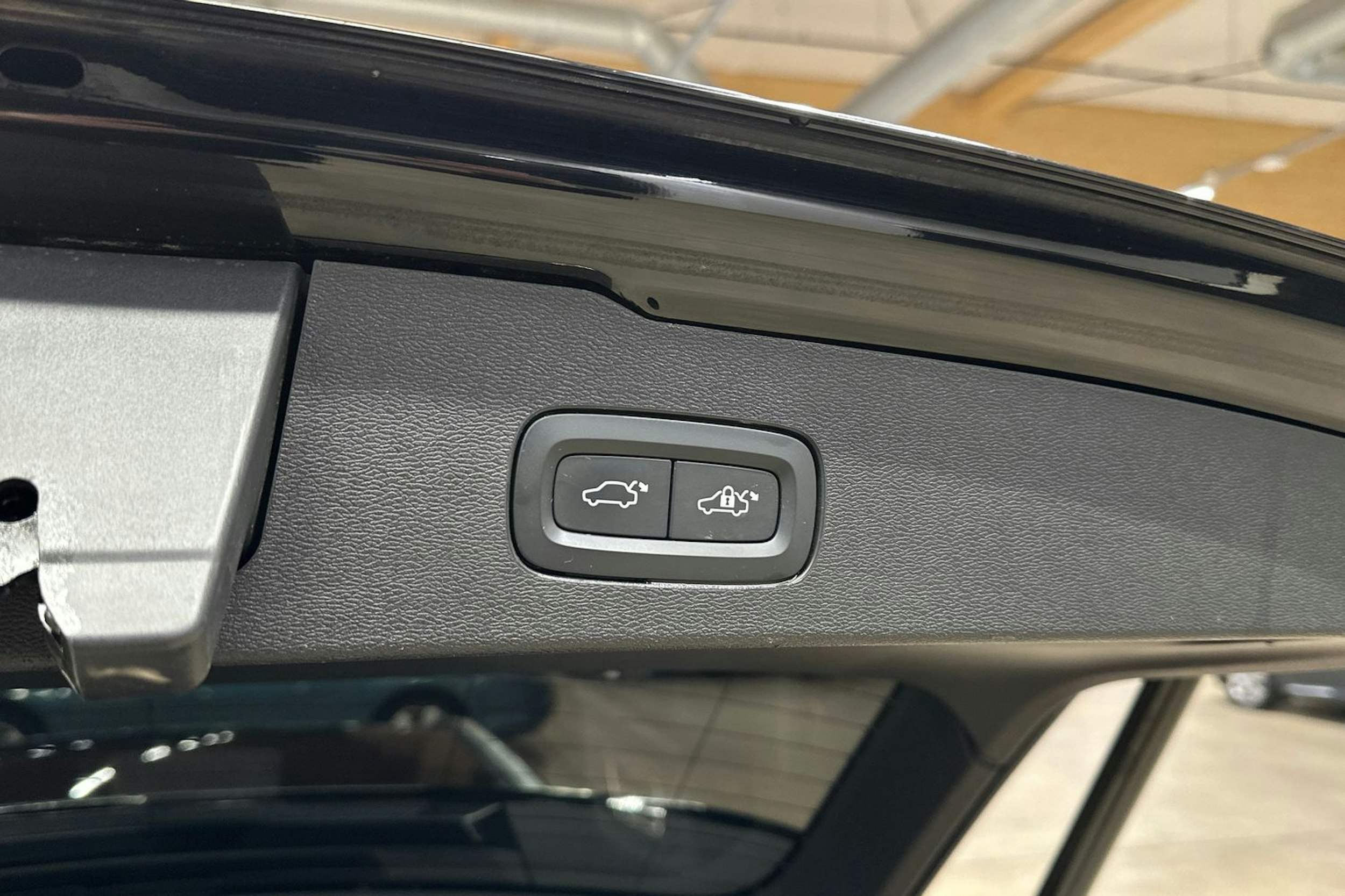 musta Volvo V60 Cross Country 2022 kuva 29.