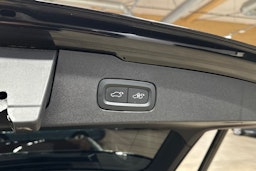 musta Volvo V60 Cross Country 2022 kuva 29.