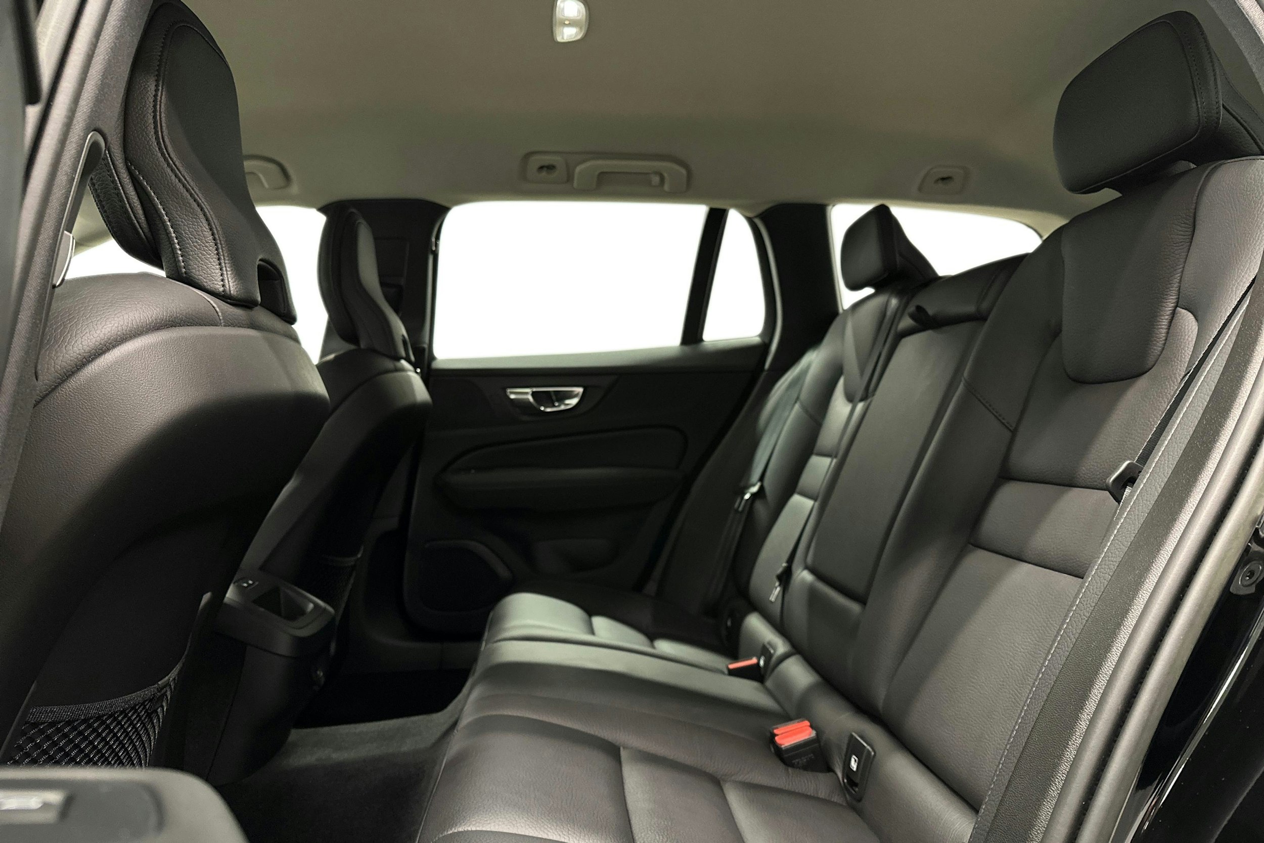 Volvo V60 Cross Country 2023 kuva 10.