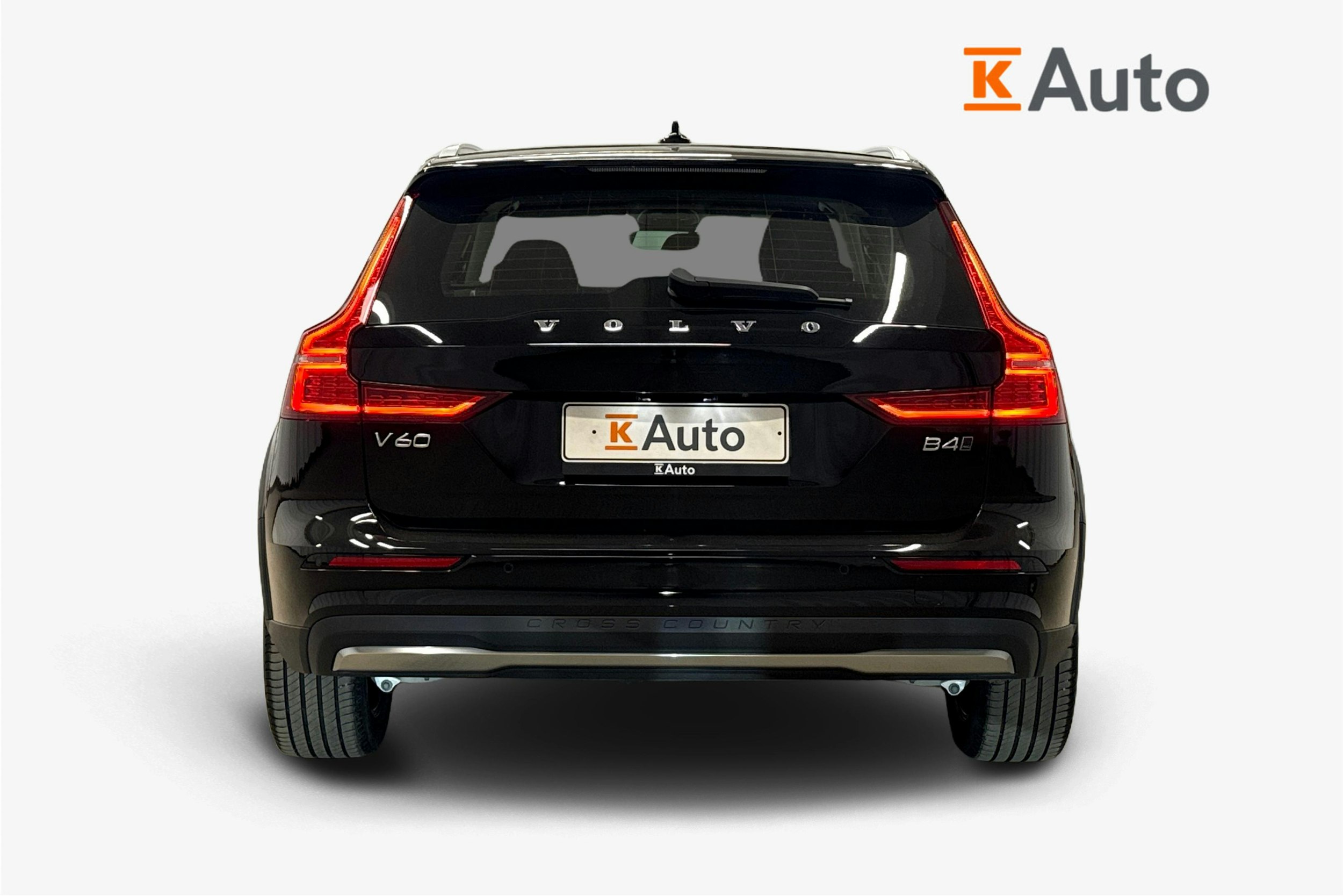musta Volvo V60 Cross Country 2023 kuva 3.