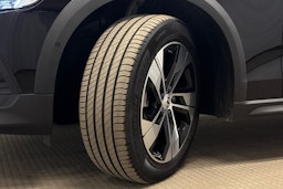 musta Volvo V60 Cross Country 2023 kuva 13.