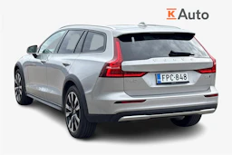 harmaa Volvo V60 Cross Country 2023 kuva 2.