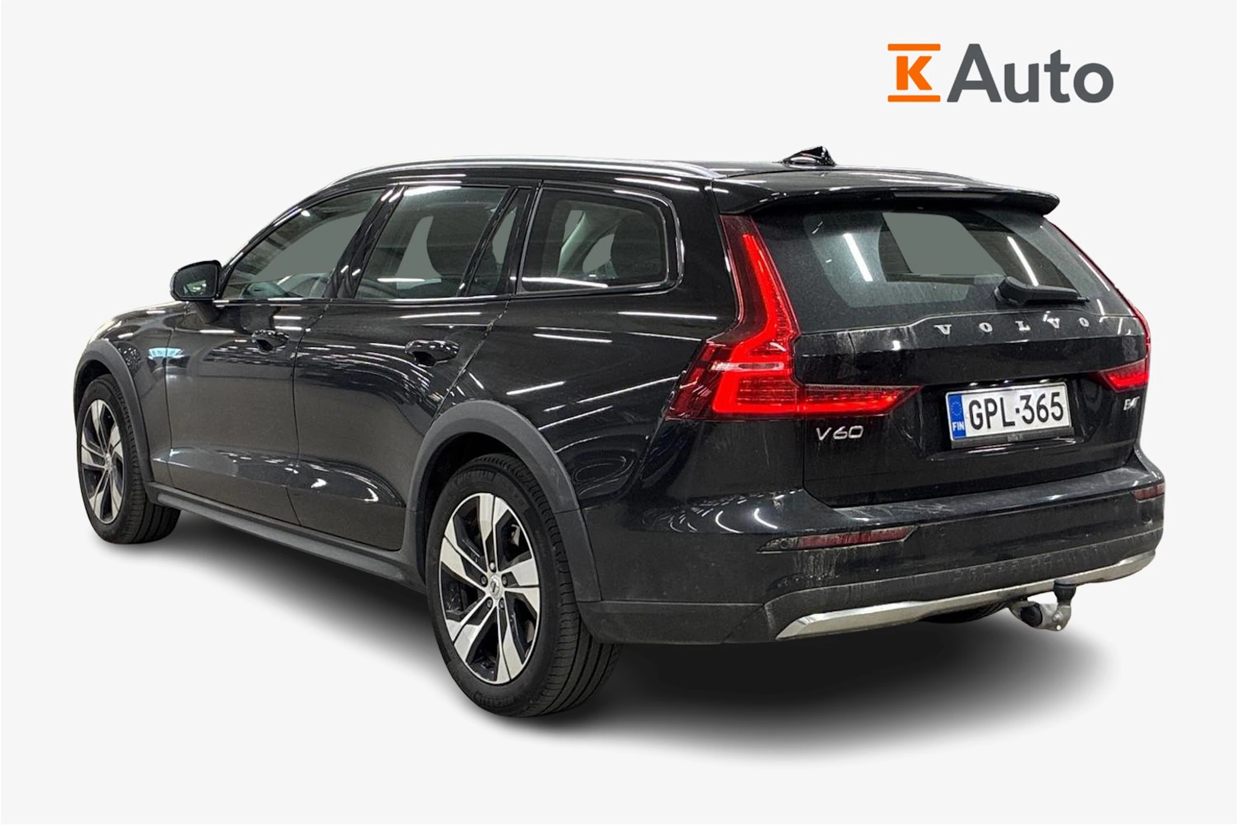 musta Volvo V60 Cross Country 2023 kuva 2.