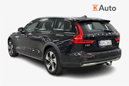 musta Volvo V60 Cross Country 2023 kuva 2.