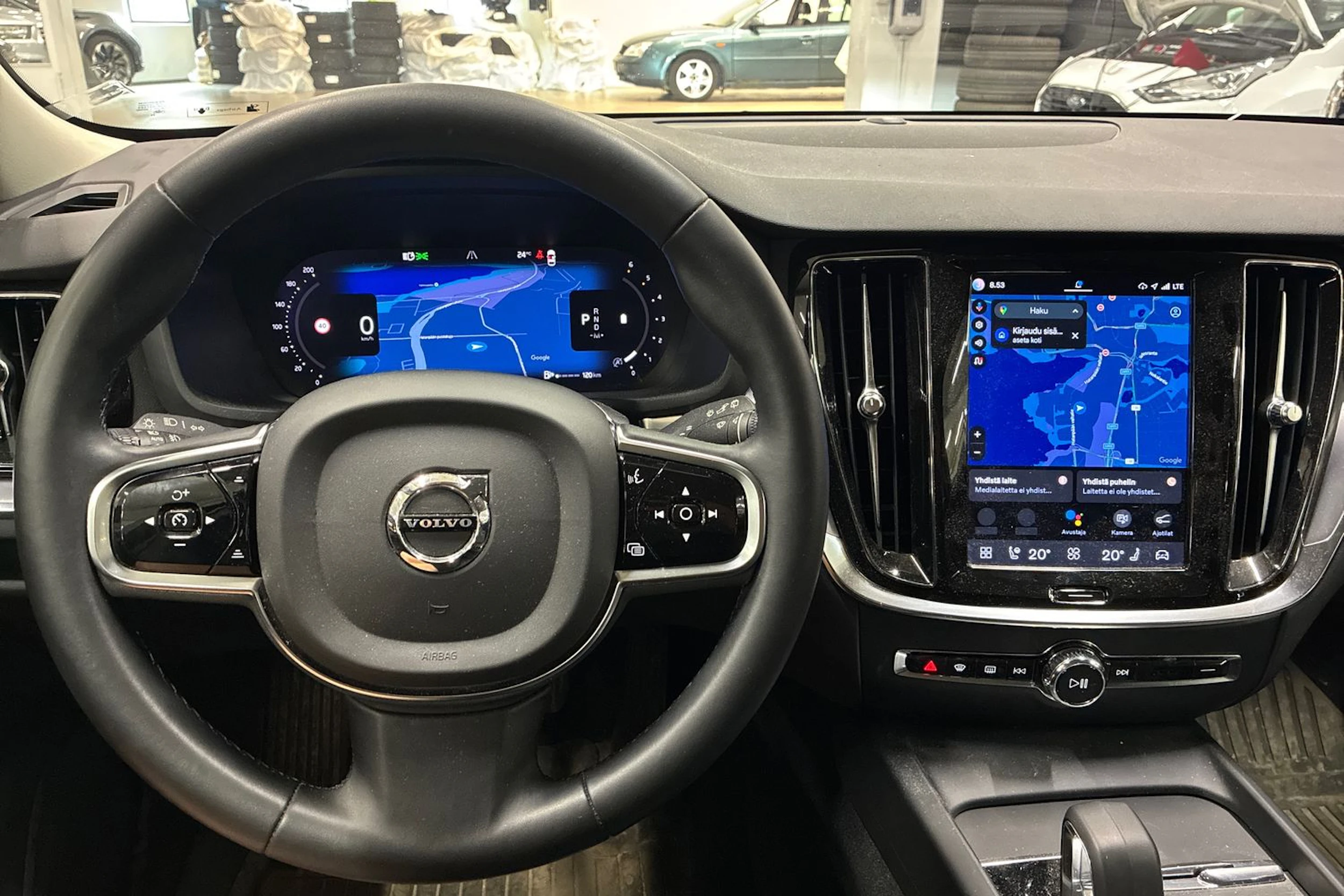 musta Volvo V60 Cross Country 2023 kuva 4.