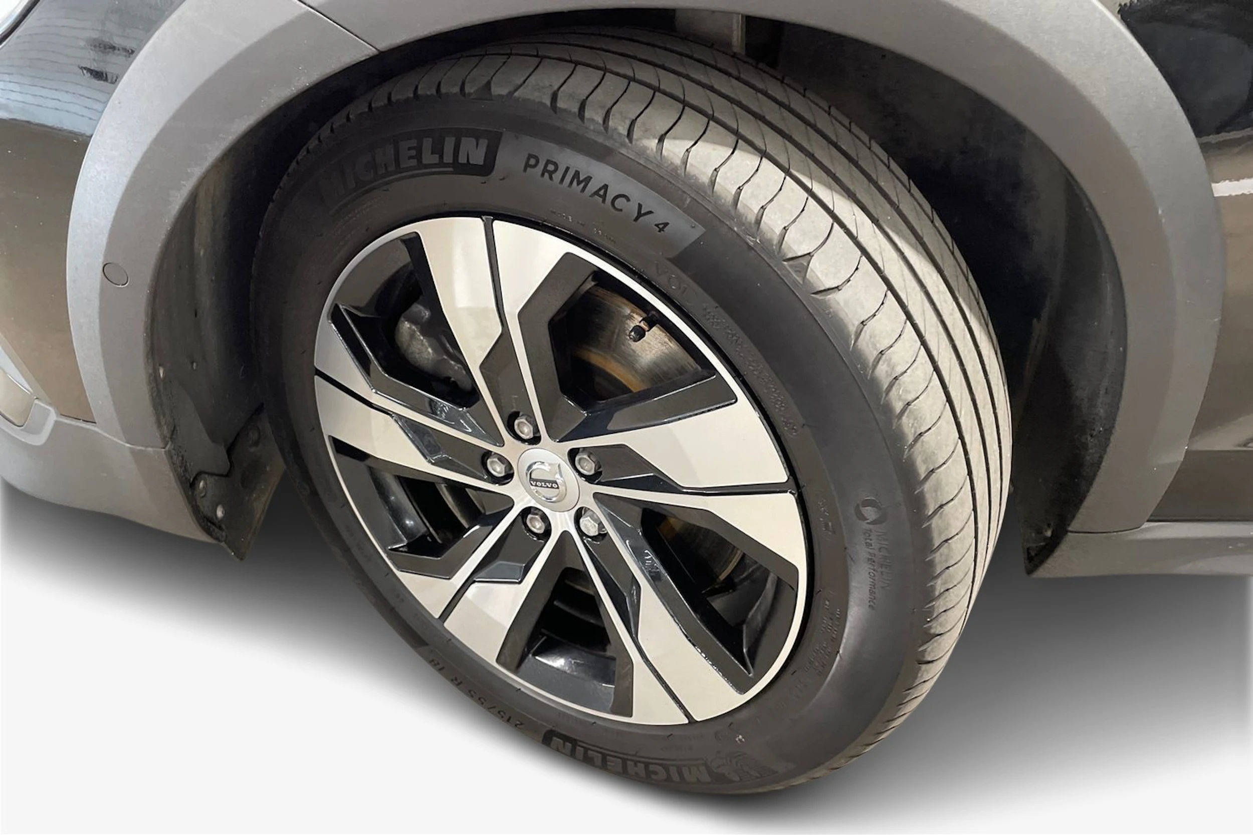 musta Volvo V60 Cross Country 2023 kuva 9.