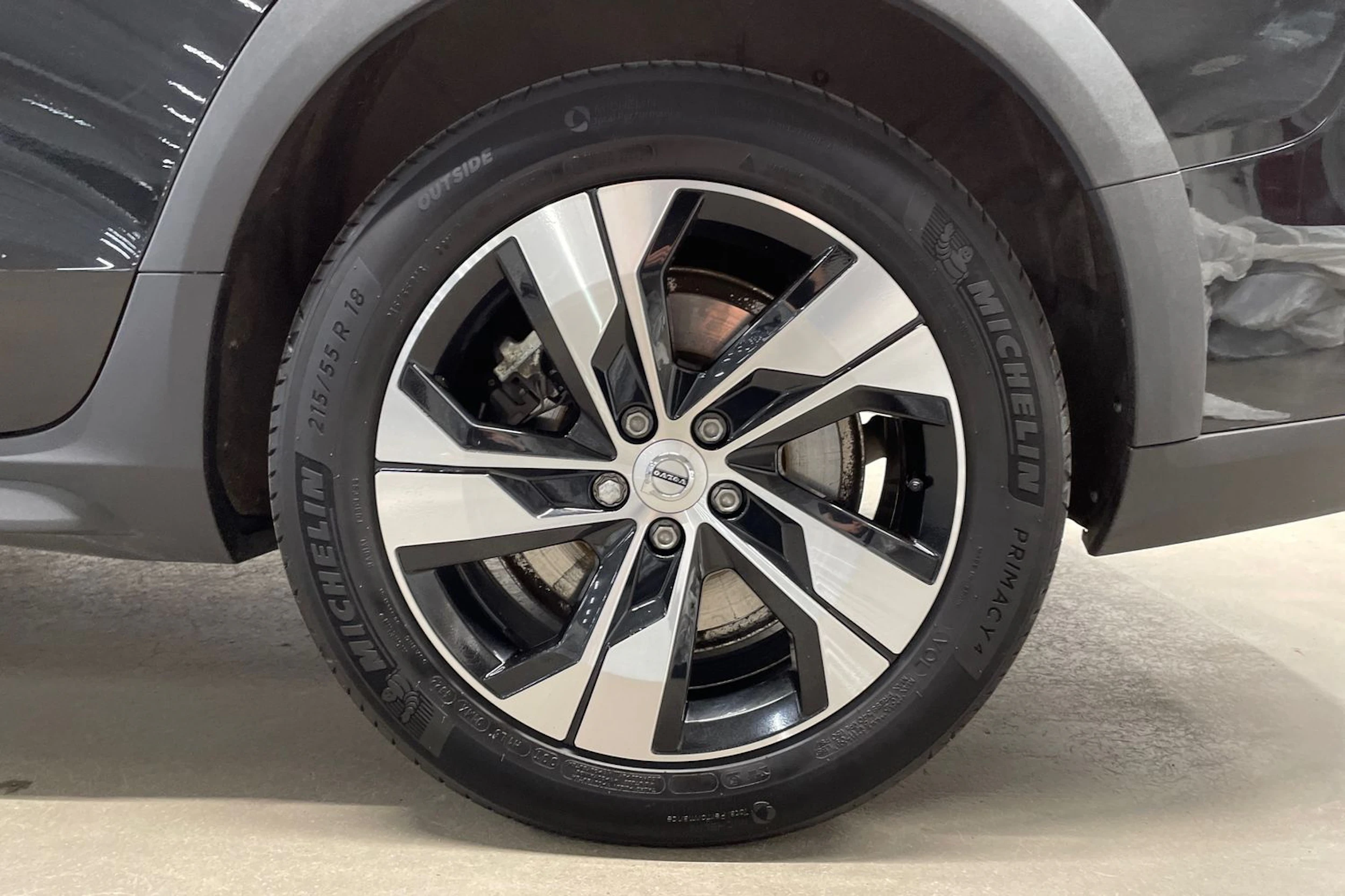 musta Volvo V60 Cross Country 2023 kuva 10.