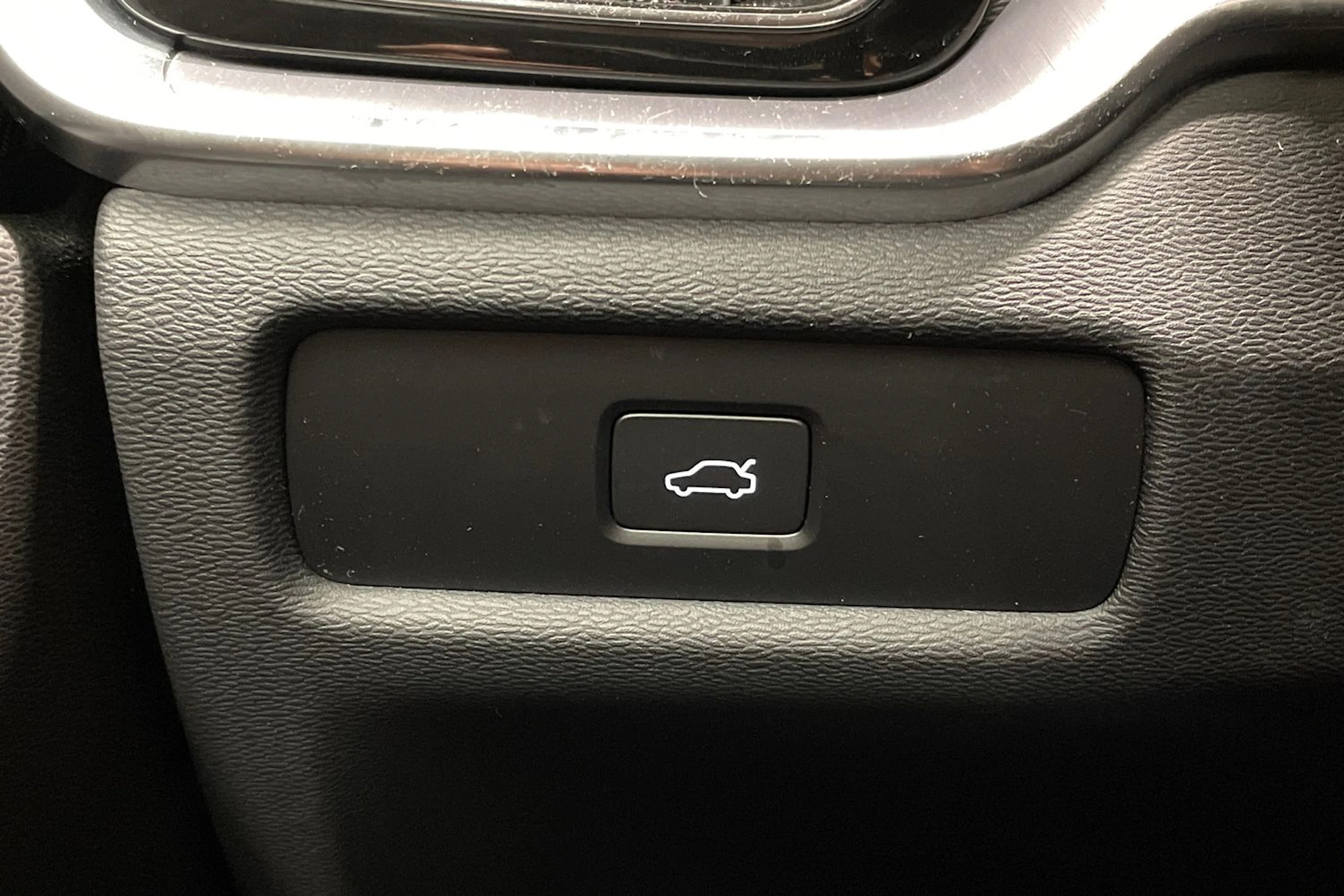 musta Volvo V60 Cross Country 2023 kuva 18.