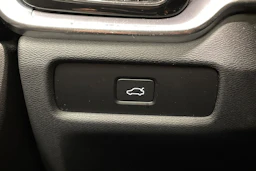 musta Volvo V60 Cross Country 2023 kuva 18.