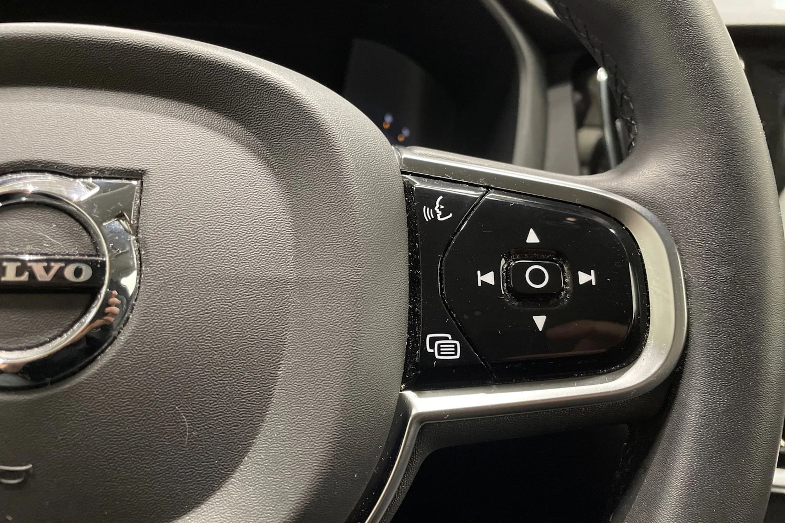 musta Volvo V60 Cross Country 2023 kuva 20.