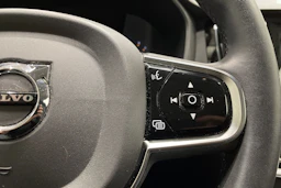 musta Volvo V60 Cross Country 2023 kuva 20.