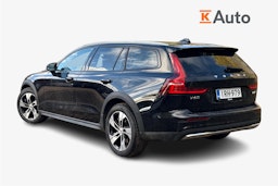 musta Volvo V60 Cross Country 2023 kuva 2.