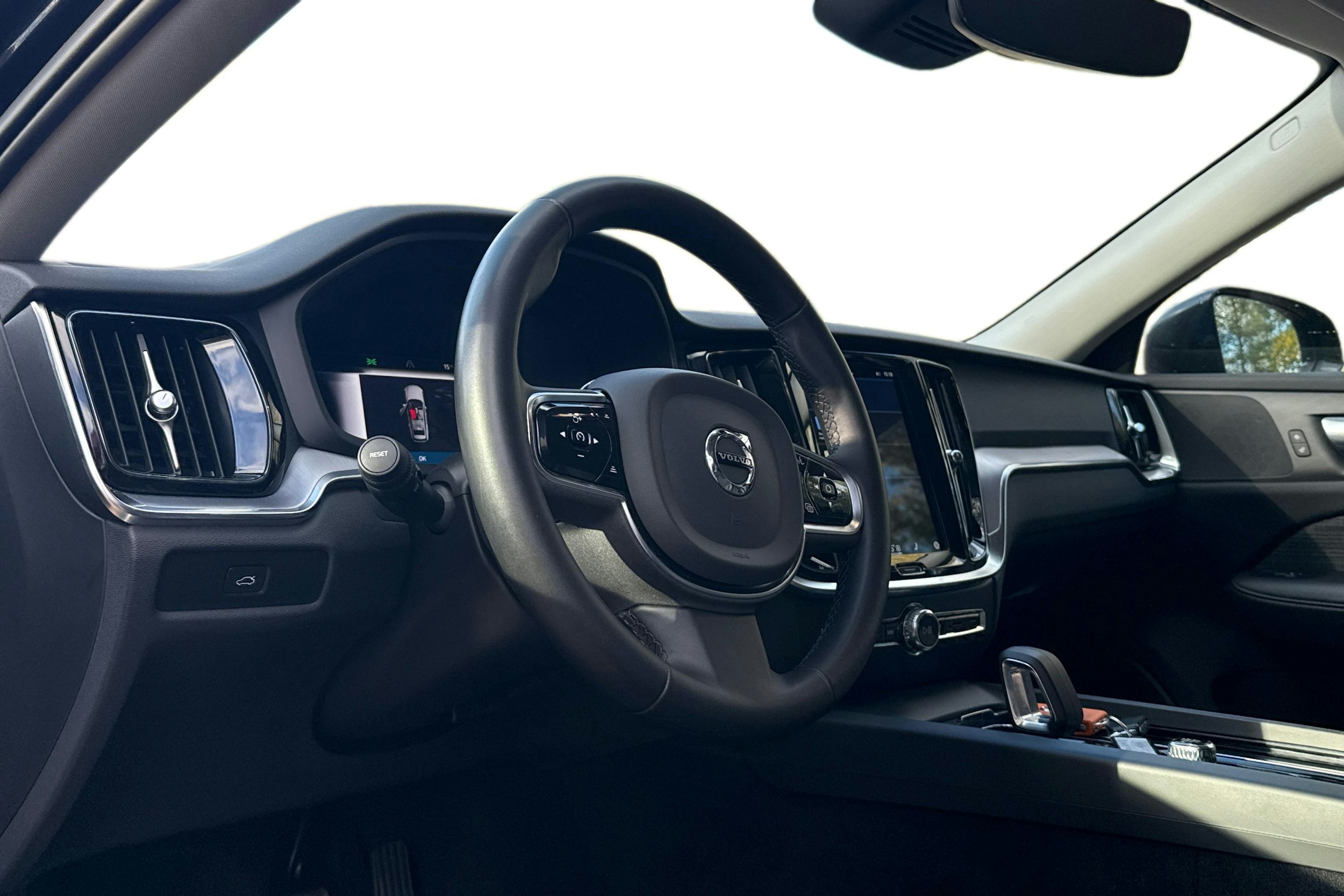 musta Volvo V60 Cross Country 2023 kuva 3.