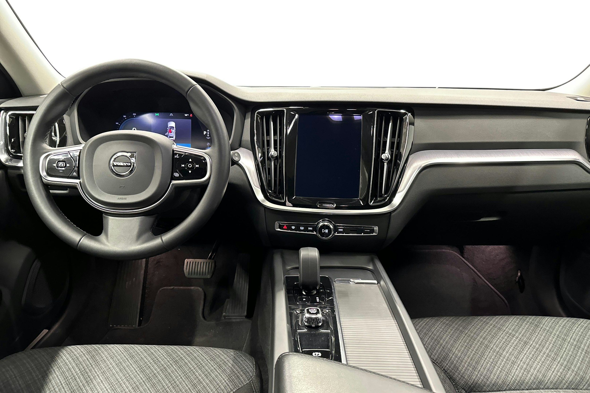 musta Volvo V60 Cross Country 2023 kuva 7.