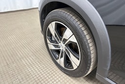 musta Volvo V60 Cross Country 2023 kuva 9.