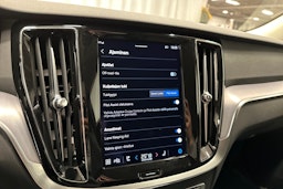 musta Volvo V60 Cross Country 2023 kuva 17.