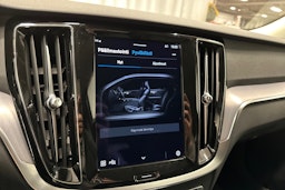 musta Volvo V60 Cross Country 2023 kuva 18.