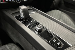musta Volvo V60 Cross Country 2023 kuva 19.