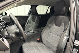 musta Volvo V60 Cross Country 2023 kuva 21.