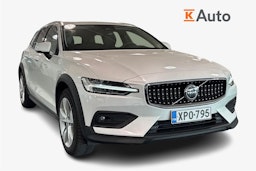 valkoinen Volvo V60 Cross Country 2023 kuva 1.