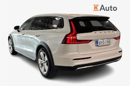 valkoinen Volvo V60 Cross Country 2023 kuva 2.