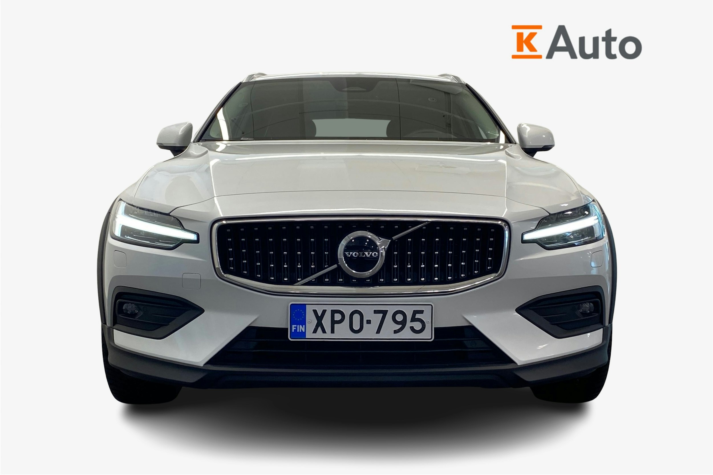 valkoinen Volvo V60 Cross Country 2023 kuva 4.