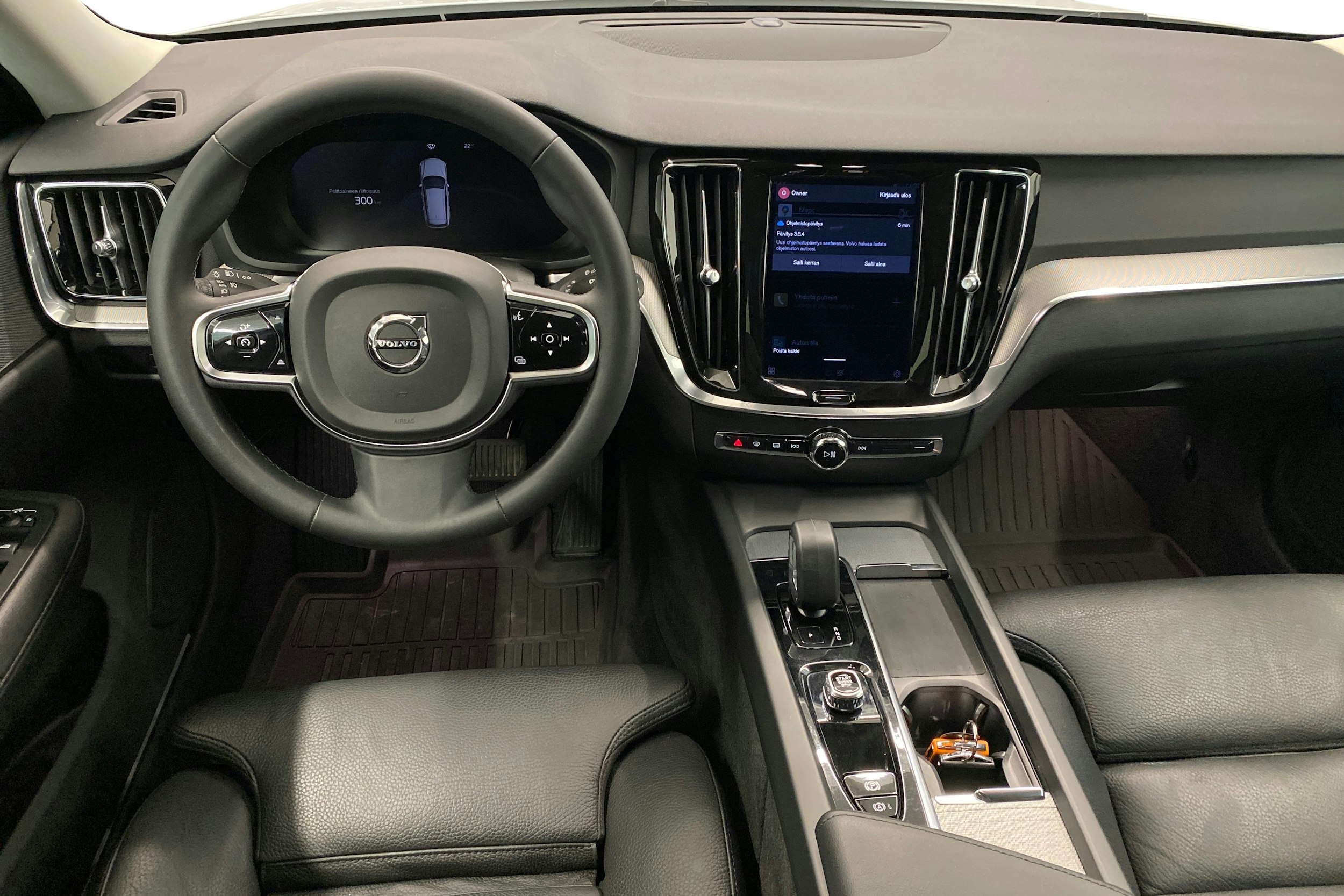 valkoinen Volvo V60 Cross Country 2023 kuva 7.