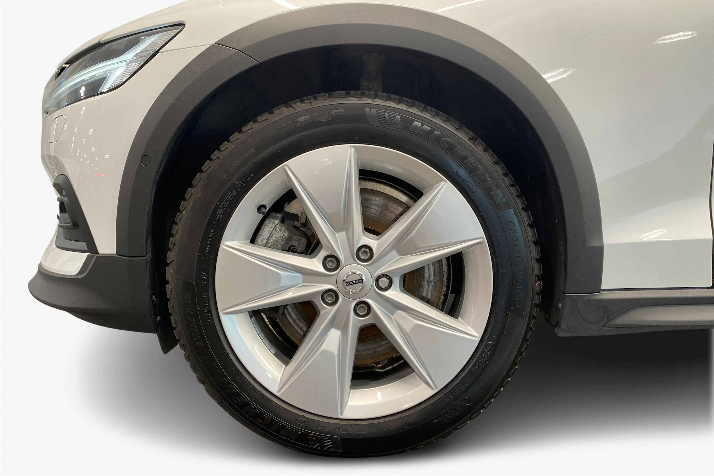valkoinen Volvo V60 Cross Country 2023 kuva 9.