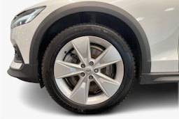 valkoinen Volvo V60 Cross Country 2023 kuva 9.