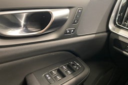 valkoinen Volvo V60 Cross Country 2023 kuva 16.
