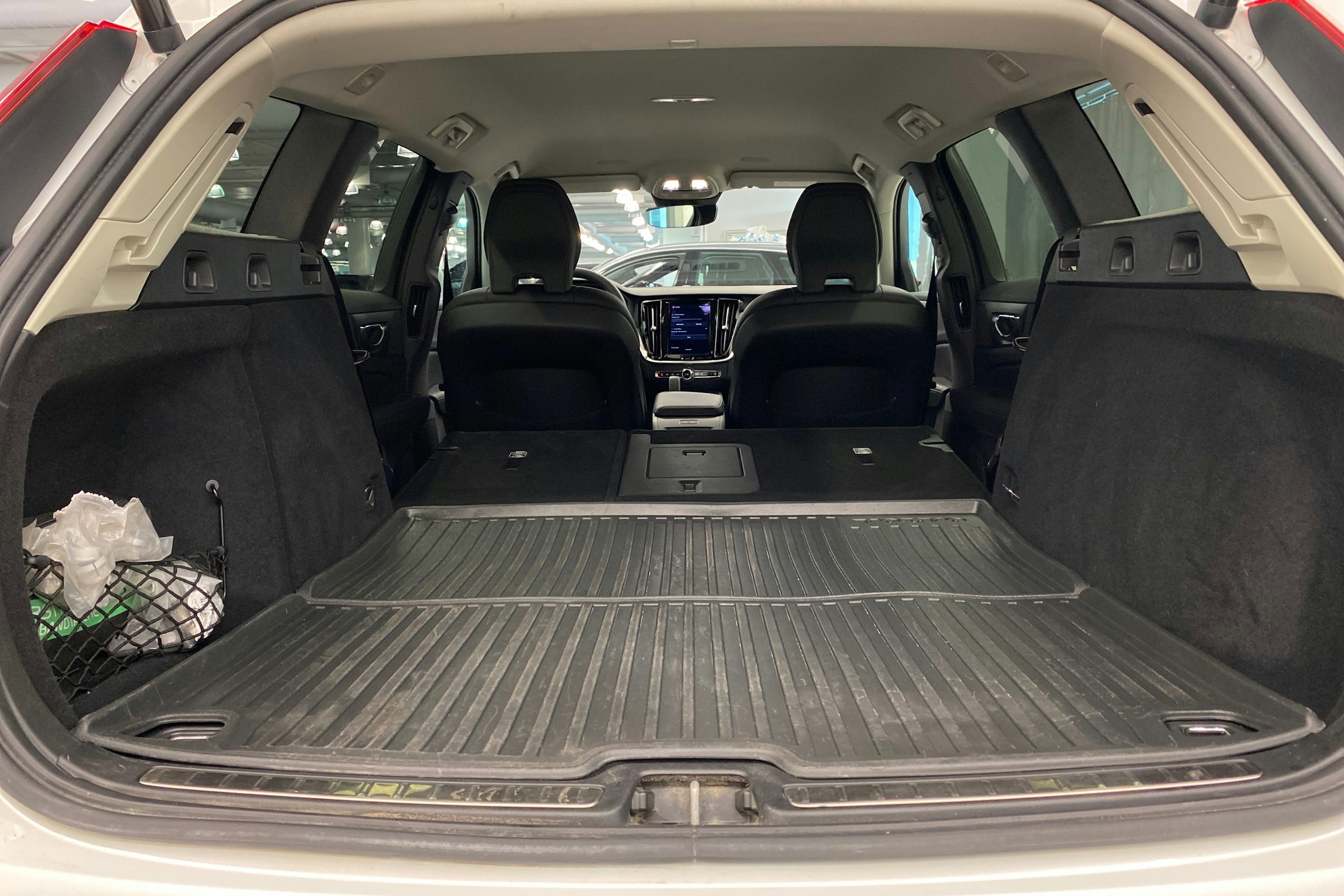 valkoinen Volvo V60 Cross Country 2023 kuva 28.