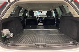 valkoinen Volvo V60 Cross Country 2023 kuva 28.