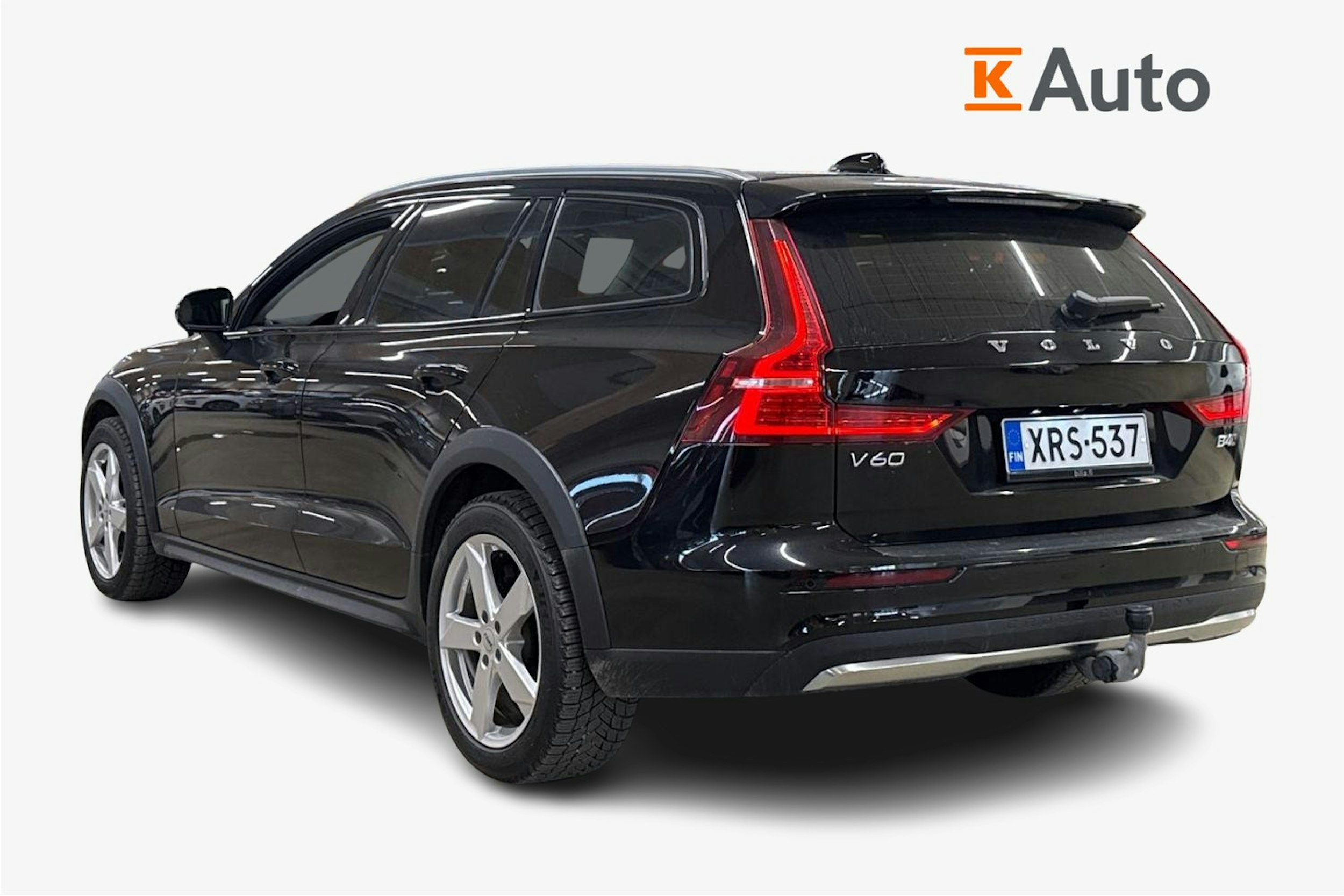 musta Volvo V60 Cross Country 2023 kuva 2.