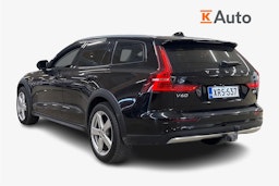 musta Volvo V60 Cross Country 2023 kuva 2.