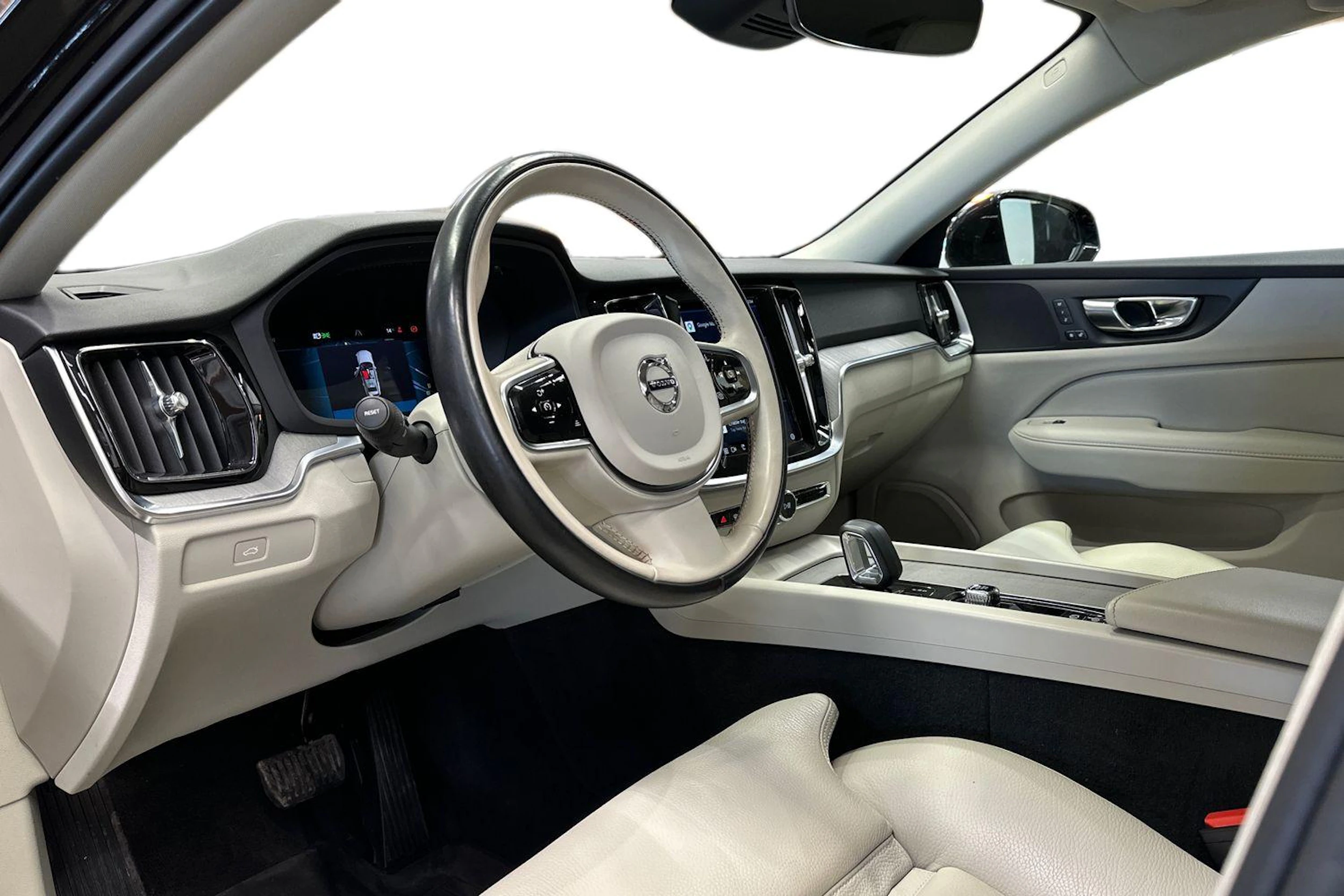 musta Volvo V60 Cross Country 2023 kuva 6.