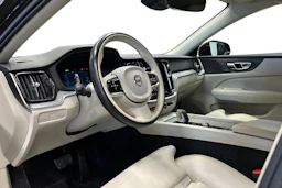musta Volvo V60 Cross Country 2023 kuva 6.