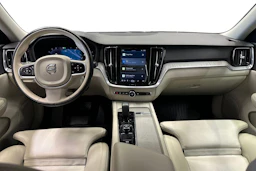 musta Volvo V60 Cross Country 2023 kuva 7.