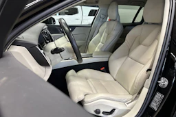 musta Volvo V60 Cross Country 2023 kuva 15.