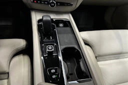 musta Volvo V60 Cross Country 2023 kuva 21.